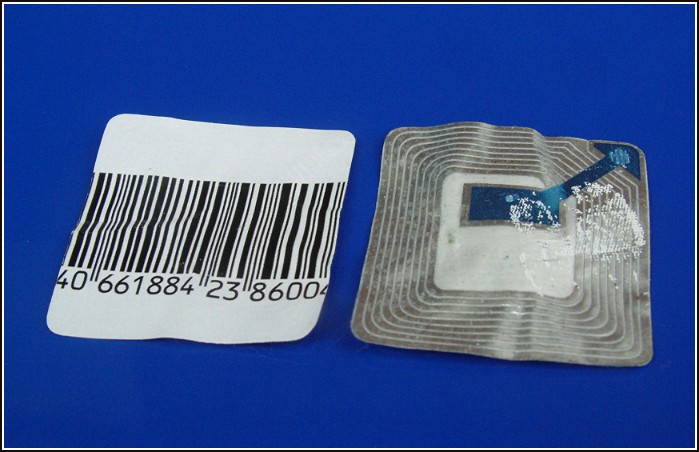 Un esempio di etichetta RFID, resa obsoleta dai QR Code